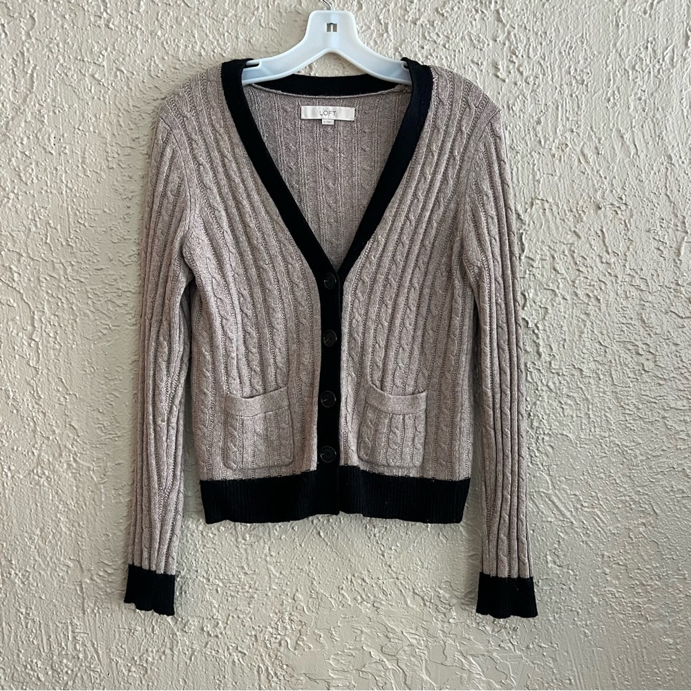 ⭐️ LOFT Knit Cardigan